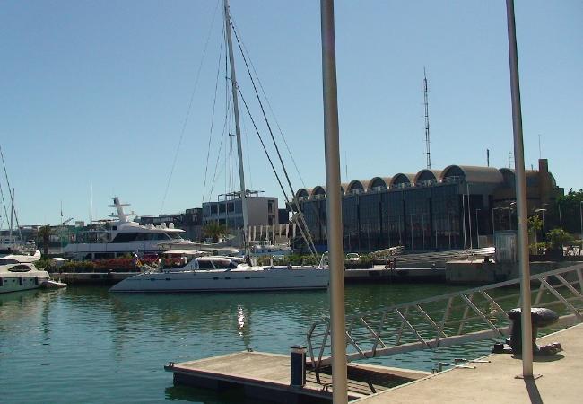 El puerto de Valencia con vistas increíbles está cerca de los apartamentos