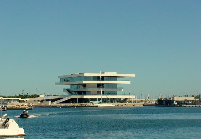 El puerto de Valencia con vistas increíbles está cerca de los apartamentos