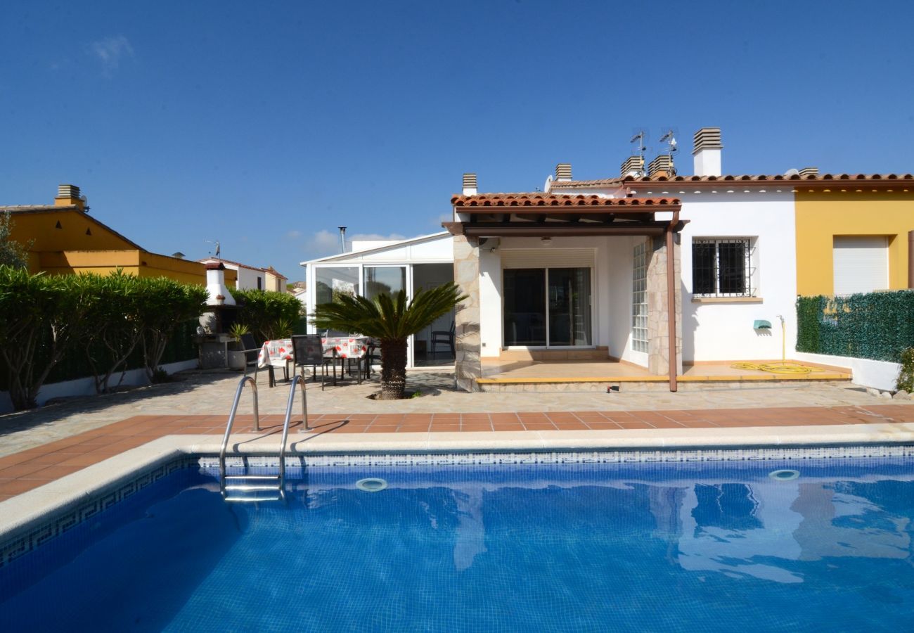 Villa en L'Escala - TERANYINA 58