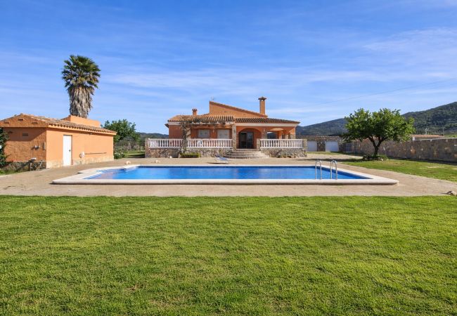 Villa en Alcoceber / Alcossebre - Villa con Piscina Privada y 2.000m² de Jardín