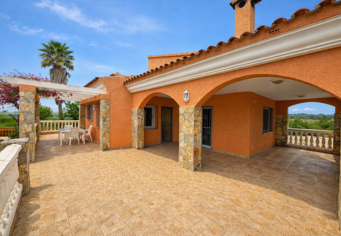 Villa en Alcoceber / Alcossebre - Villa con Piscina Privada y 2.000m² de Jardín