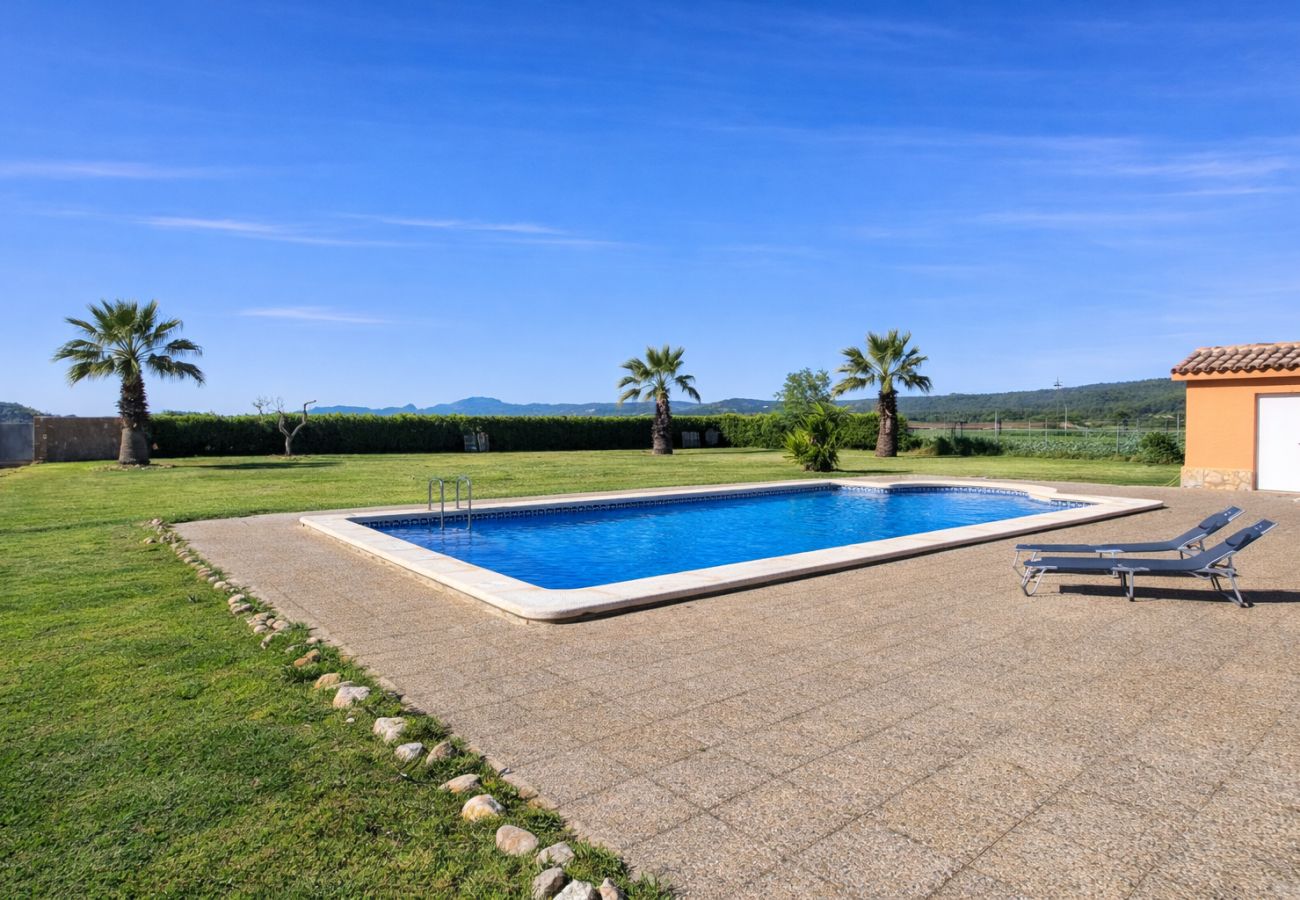 Villa en Alcoceber / Alcossebre - Villa con Piscina Privada y 2.000m² de Jardín