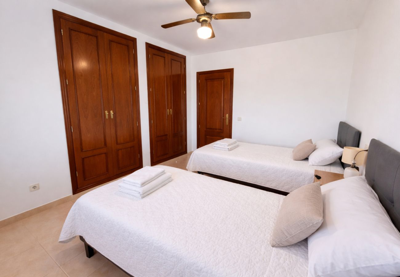 Villa en Alcoceber / Alcossebre - Villa con Piscina Privada y 2.000m² de Jardín