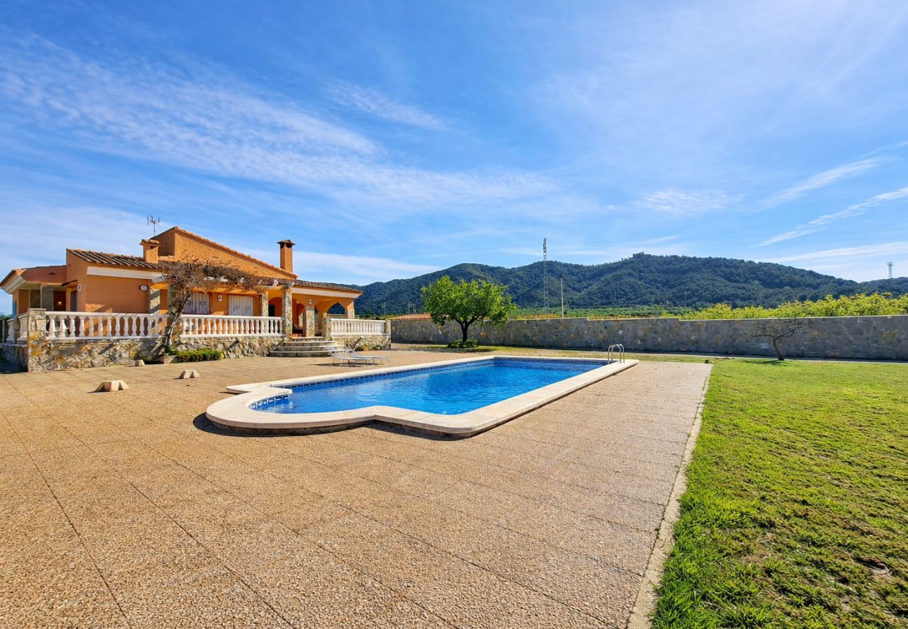 Villa en Alcoceber / Alcossebre - Villa con Piscina Privada y 2.000m² de Jardín
