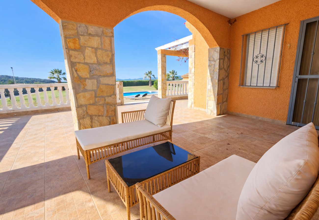 Villa en Alcoceber / Alcossebre - Villa con Piscina Privada y 2.000m² de Jardín