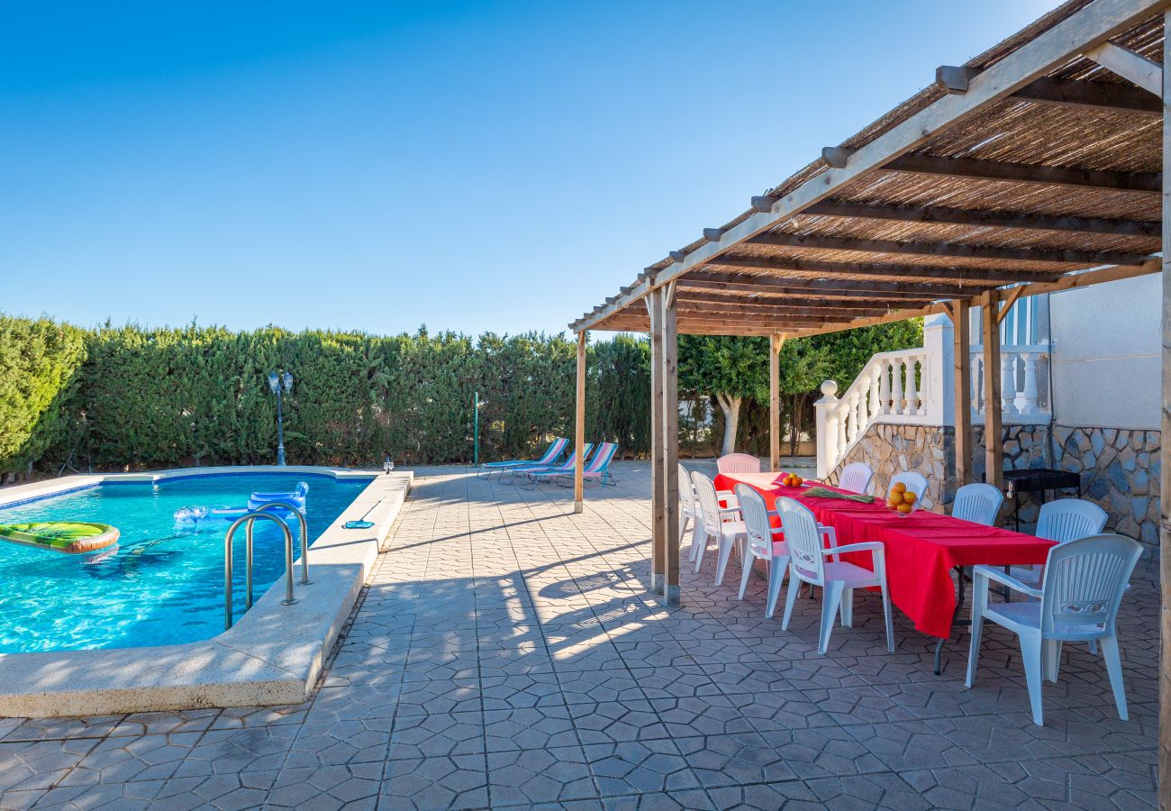 Villa privada en Muchamiel con jardín, piscina y barbacoa 