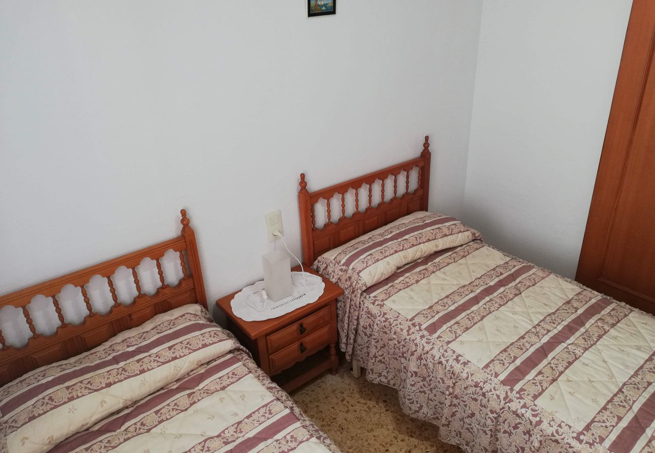 Apartamento en Xeraco Playa - 4.Xeracsol III esc.ext. 2º pta.2ª (Garaje 18)