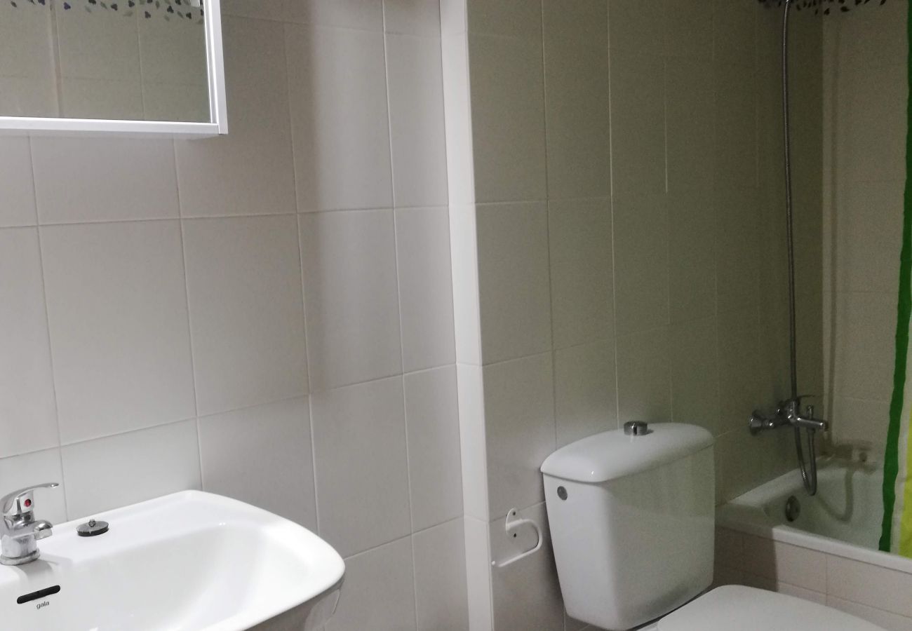 Apartamento en Xeraco Playa - 4.Xeracsol III esc.ext. 2º pta.2ª (Garaje 18)