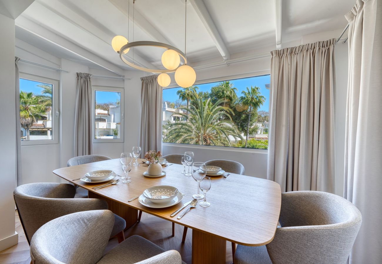 Apartamento en Marbella - 1081 Luxurious Beachfront Penthouse with Jacuzzi