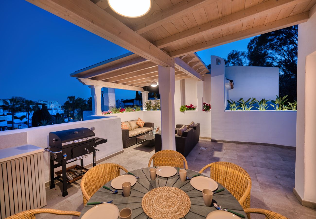 Apartamento en Marbella - 1081 Luxurious Beachfront Penthouse with Jacuzzi