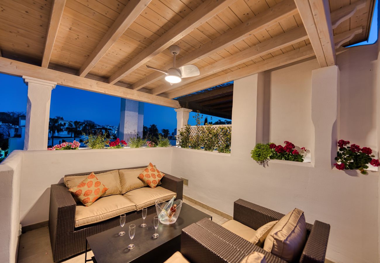Apartamento en Marbella - 1081 Luxurious Beachfront Penthouse with Jacuzzi