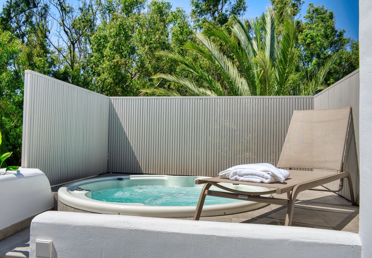 Apartamento en Marbella - 1081 Luxurious Beachfront Penthouse with Jacuzzi
