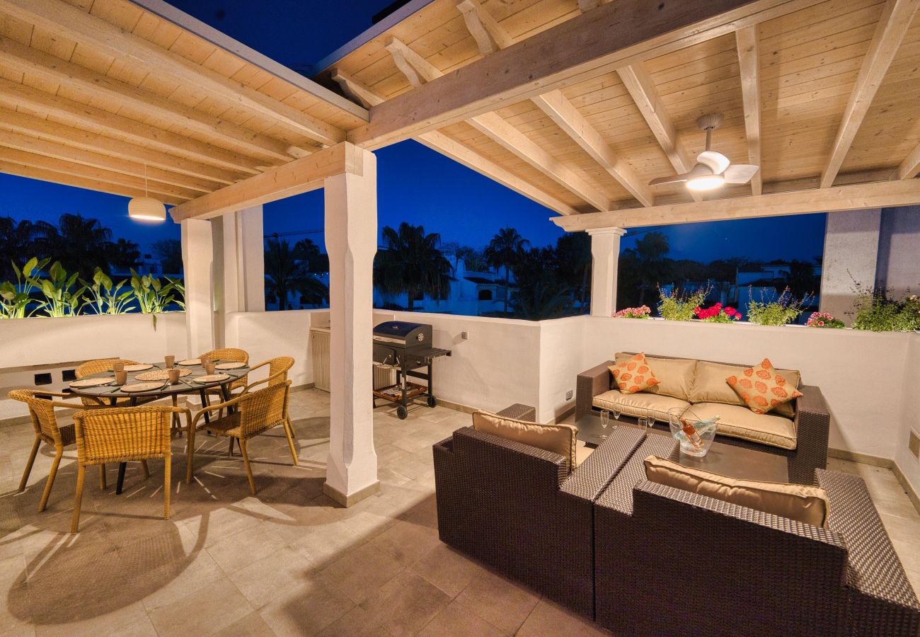 Apartamento en Marbella - 1081 Luxurious Beachfront Penthouse with Jacuzzi
