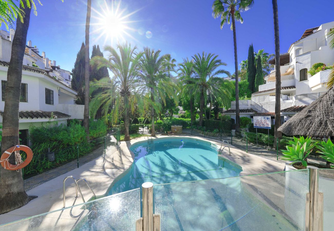 Apartamento en Marbella - 1081 Luxurious Beachfront Penthouse with Jacuzzi