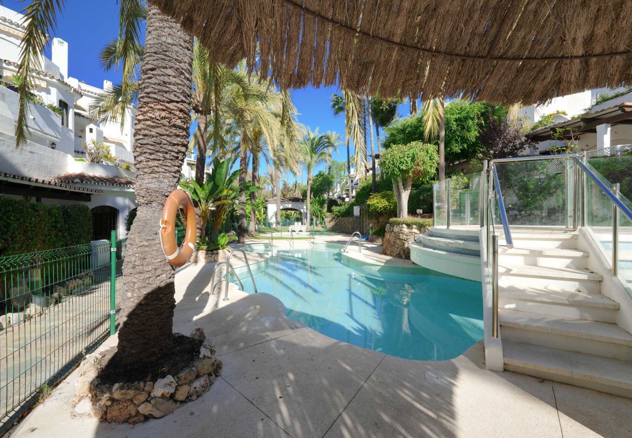 Apartamento en Marbella - 1081 Luxurious Beachfront Penthouse with Jacuzzi