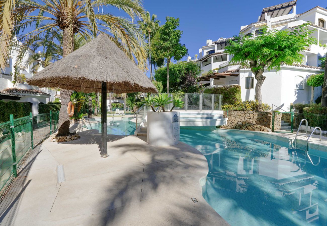 Apartamento en Marbella - 1081 Luxurious Beachfront Penthouse with Jacuzzi
