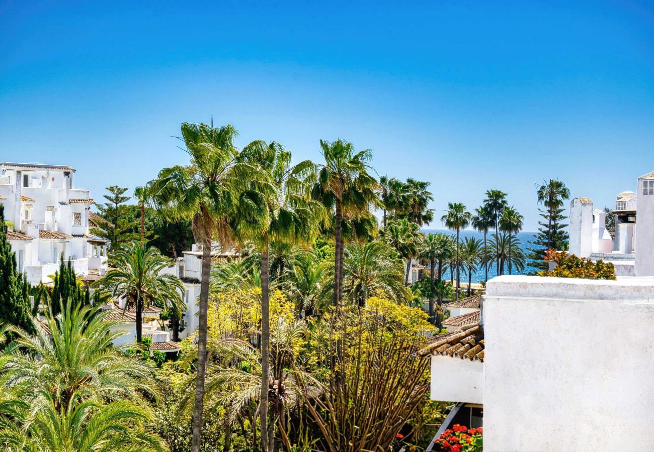 Apartamento en Marbella - 1081 Luxurious Beachfront Penthouse with Jacuzzi