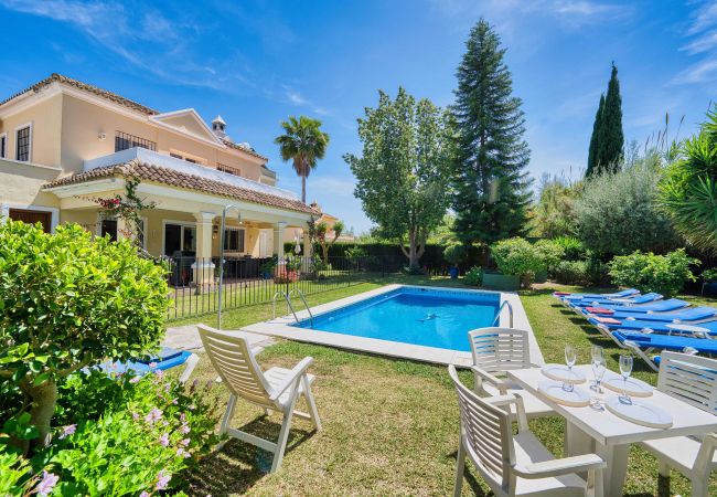 Villa en Estepona - 1106 Luxurious Family Villa with Heated Pool