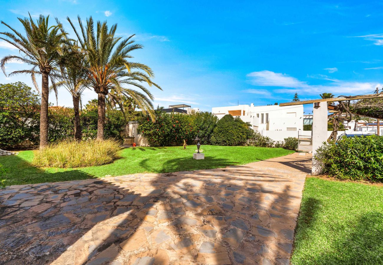 Villa en Marbella - 1100 Stunning Marbesa Beachfront Villa with Garden