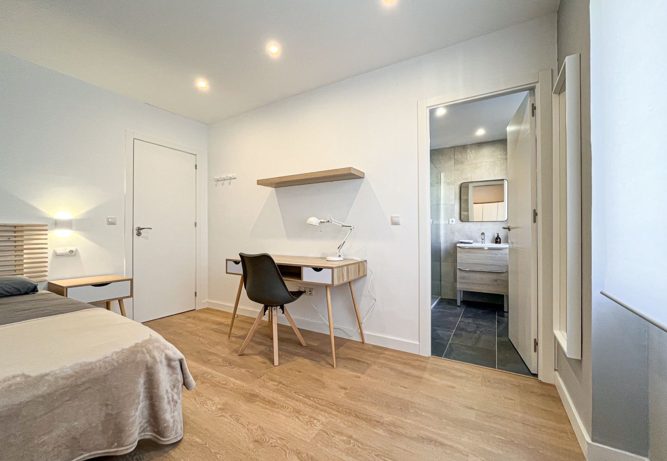 Apartamento en Oviedo - 625A 5 dormitorios con baño