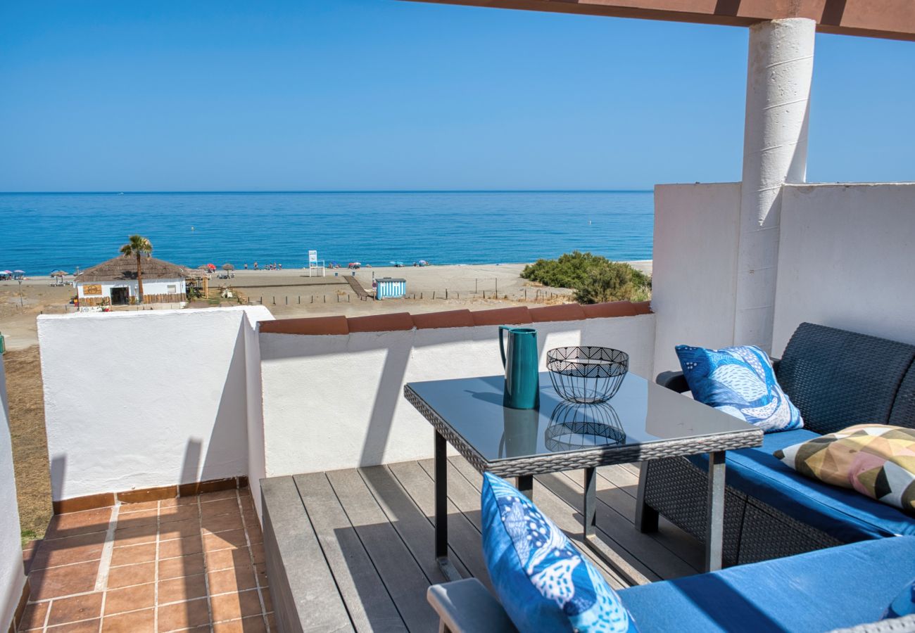Apartamento en San Luis de Sabanillas - 3003 Beachfront Duplex Penthouse with Stunning Sea