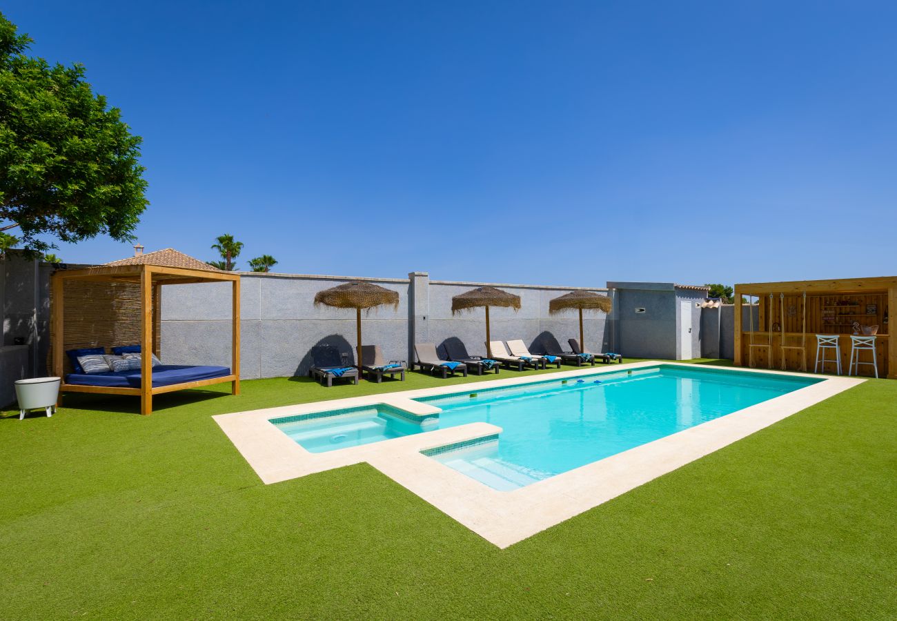 Villa con piscina privada en Alicante