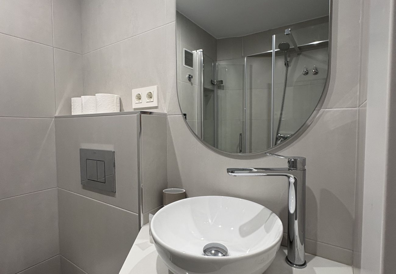 Apartamento en Gijón - 1B143 Amplio moderno 3 dormitorios  primera linea