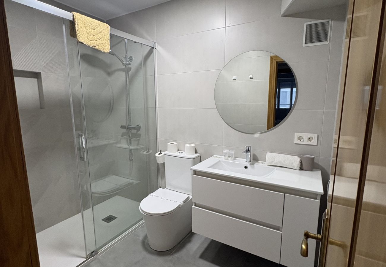 Apartamento en Gijón - 1B143 Amplio moderno 3 dormitorios  primera linea