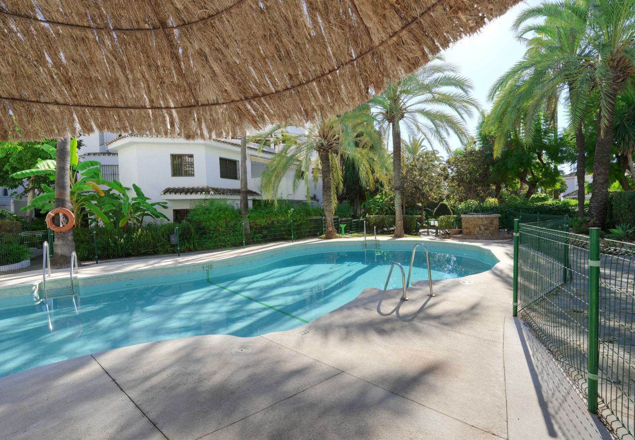 Apartamento en Marbella - 2045 Golden Beach Apartment – Steps from the Sea