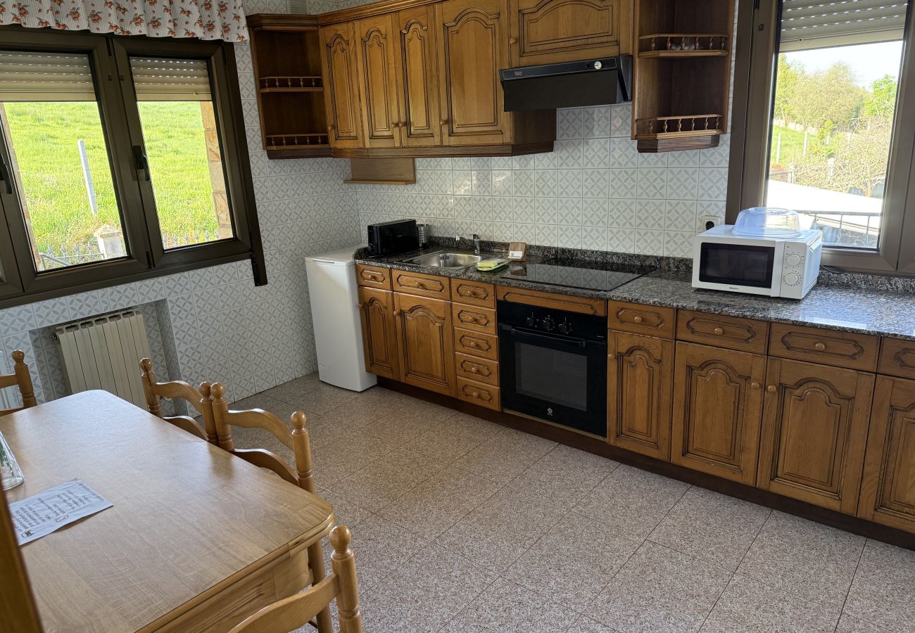 Casa en Villaviciosa - 210A Casa Linares Amplia casa en Villaviciosa