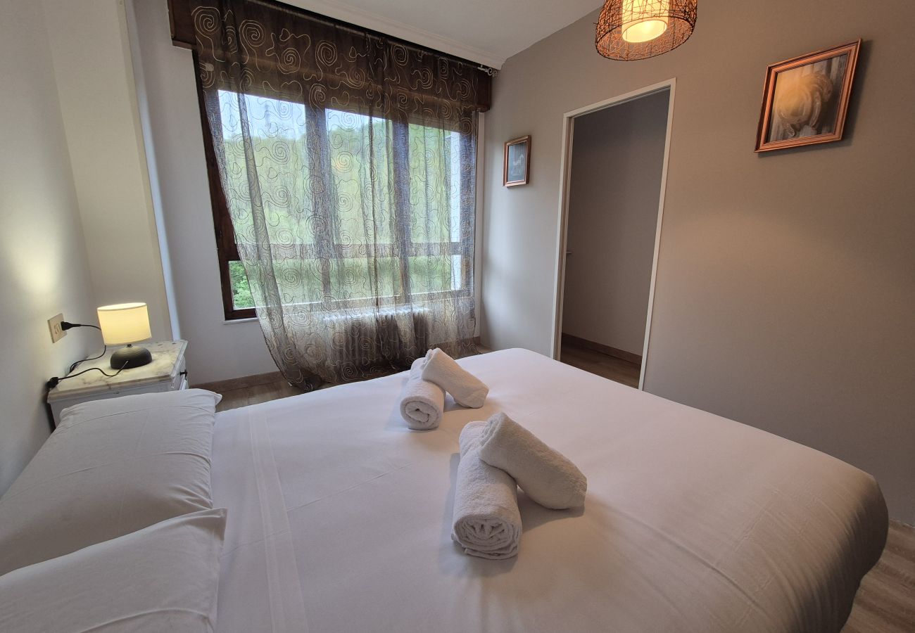 Apartamento en Langreo - 33A02 Amplio Apartamento en Tuilla