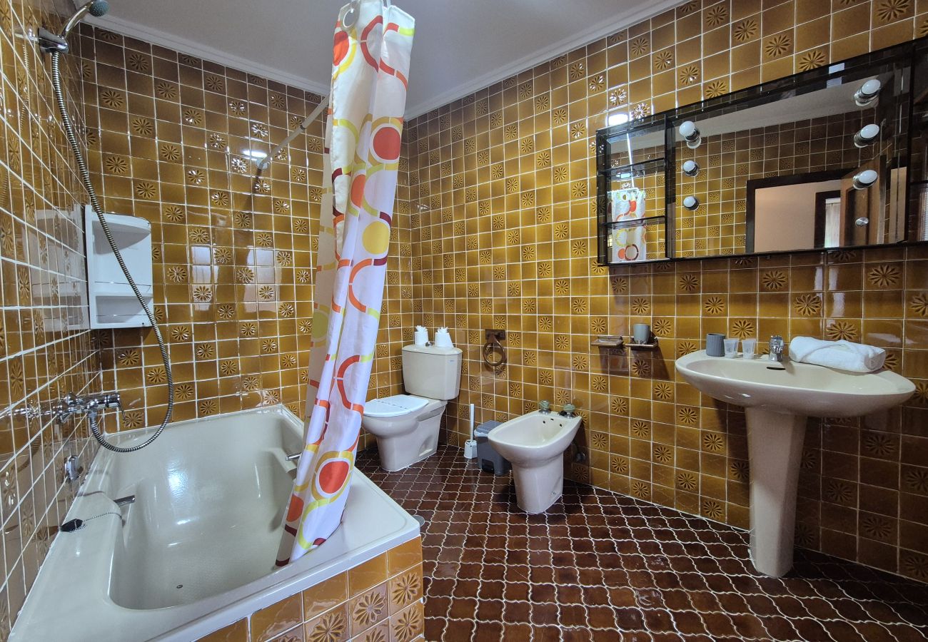 Apartamento en Langreo - 33A02 Amplio Apartamento en Tuilla