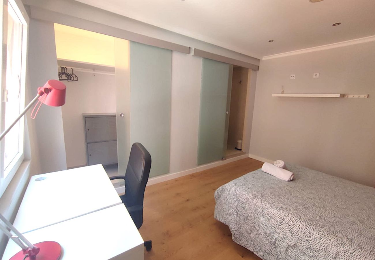 Apartamento en Oviedo - 625B 4 Suites Pumarín
