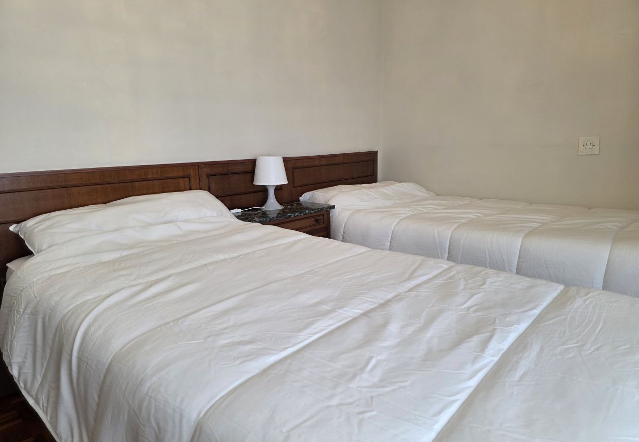 Apartamento en Gijón - 1A159 Alquiler DE TERMPORADA 3 dormitorios