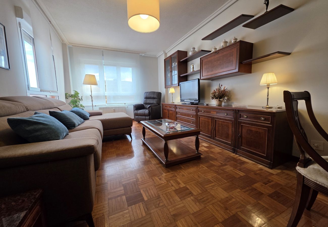 Apartamento en Gijón - 1A159 Alquiler DE TERMPORADA 3 dormitorios