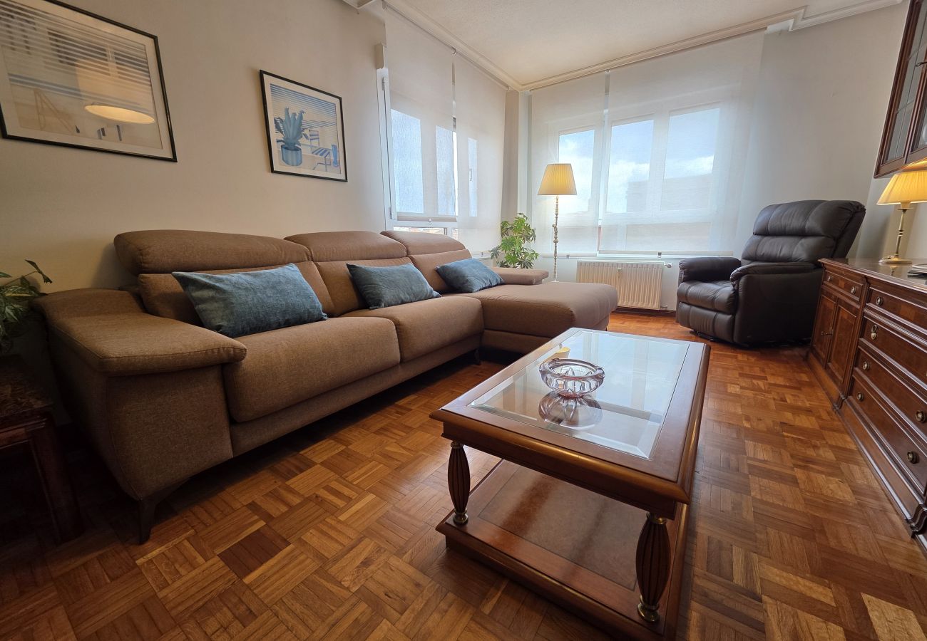 Apartamento en Gijón - 1A159 Alquiler DE TERMPORADA 3 dormitorios