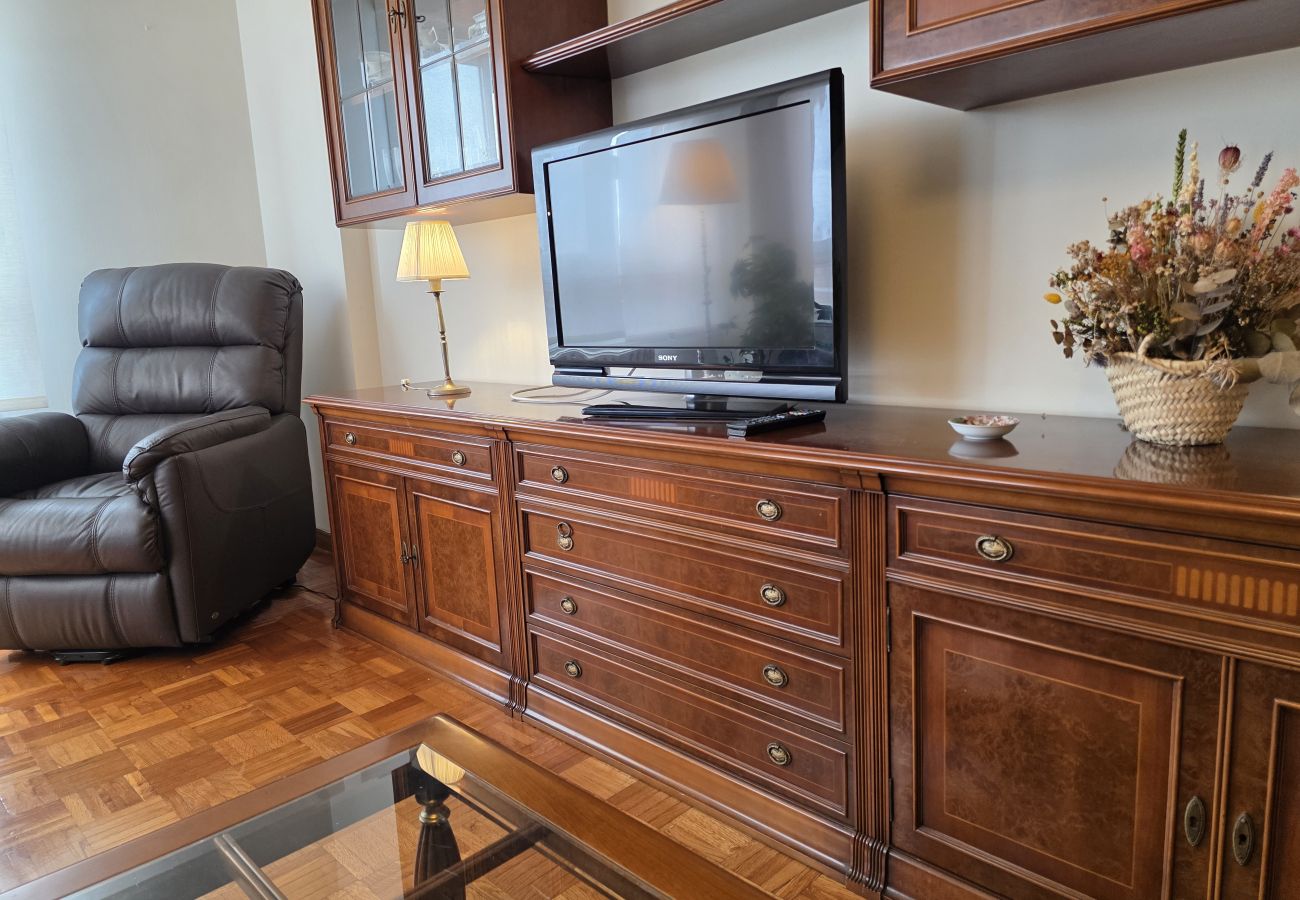 Apartamento en Gijón - 1A159 Alquiler DE TERMPORADA 3 dormitorios