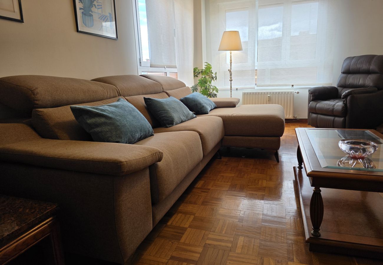 Apartamento en Gijón - 1A159 Alquiler DE TERMPORADA 3 dormitorios
