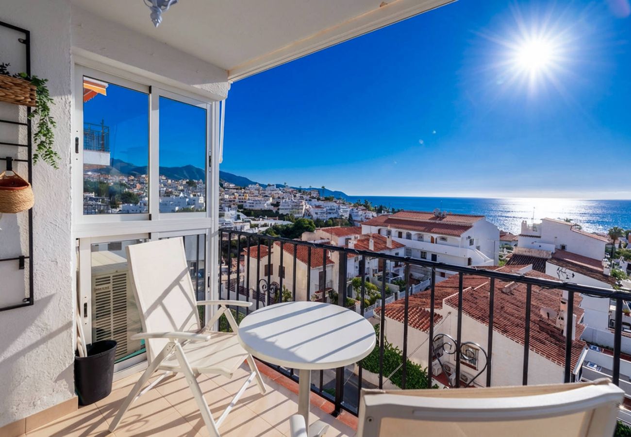Terraza acristalada y agradable con vistas a Nerja