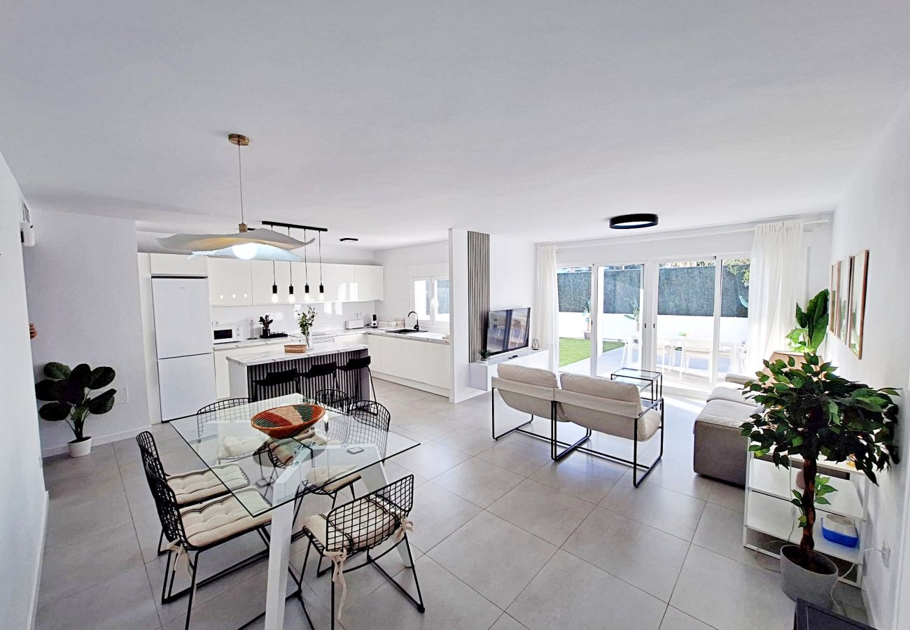 Apartamento en Vera playa - Puerto Rey bajo