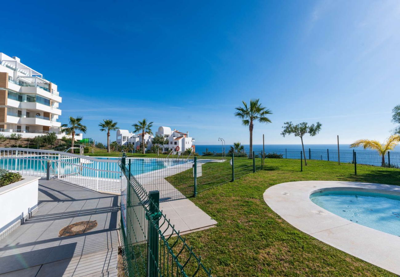 Apartamento en Torrox Costa - Luxury Pool View Isea 1111