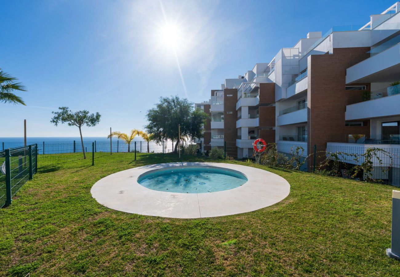 Apartamento en Torrox Costa - Luxury Pool View Isea 1111