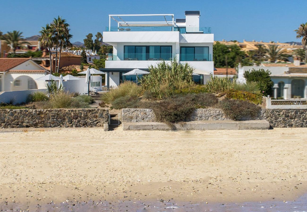Villa en Marbella - 3326 Costabella Frontline
