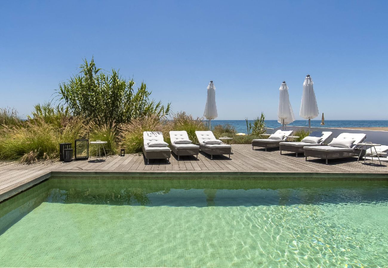 Villa en Marbella - 3326 Costabella Frontline