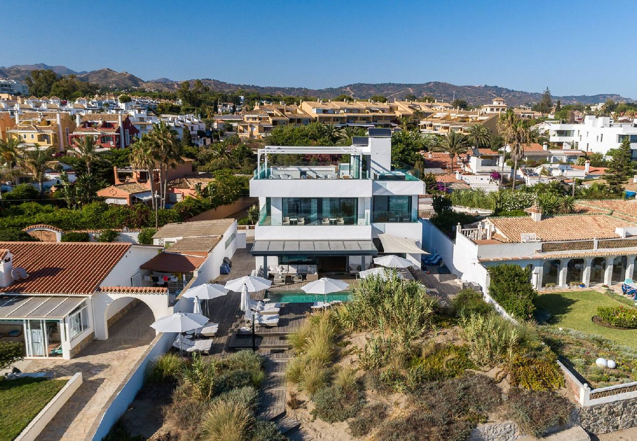 Villa en Marbella - 3326 Costabella Frontline