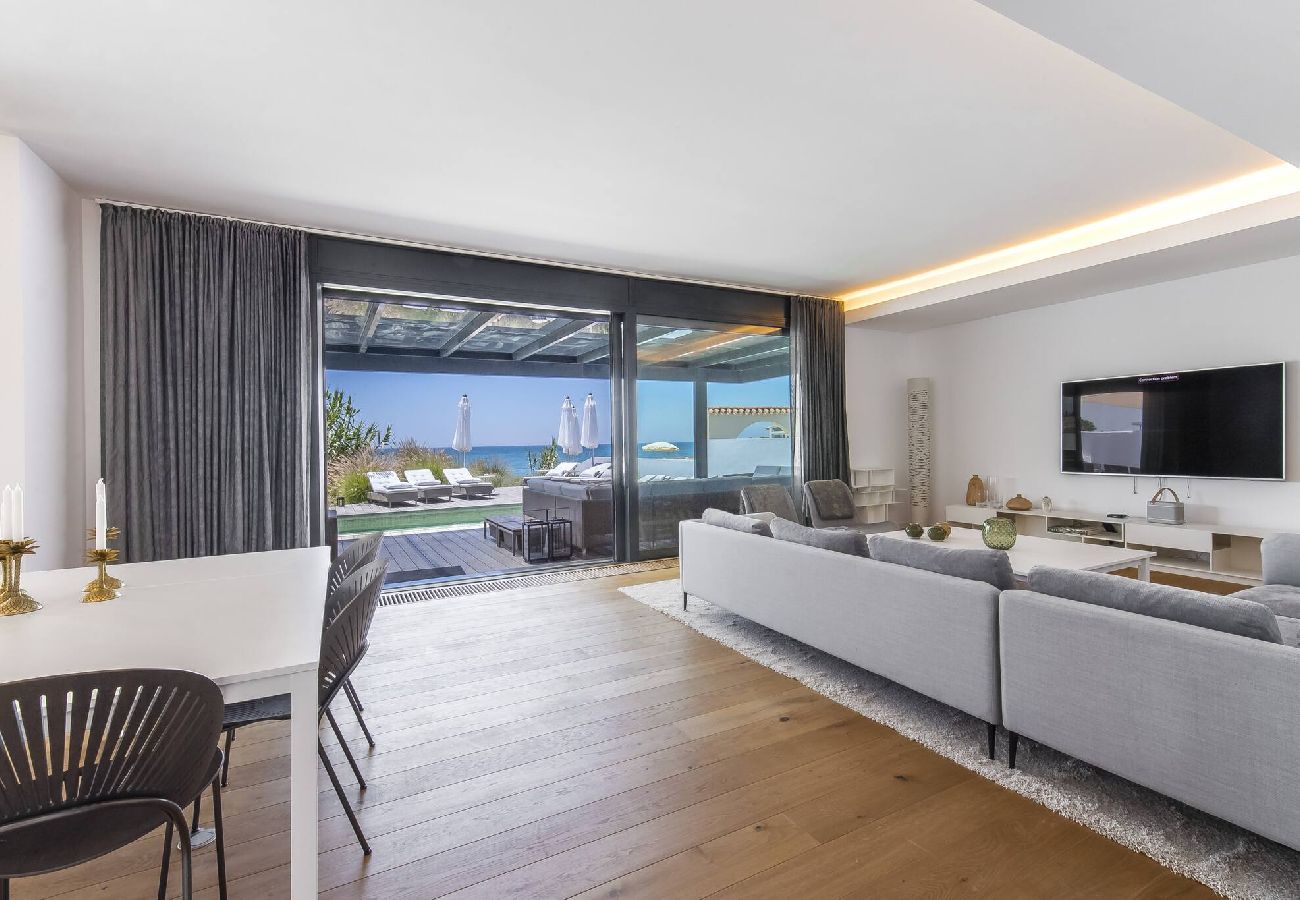 Villa en Marbella - 3326 Costabella Frontline