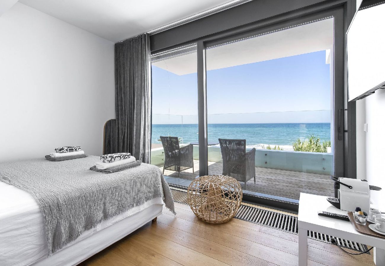 Villa en Marbella - 3326 Costabella Frontline