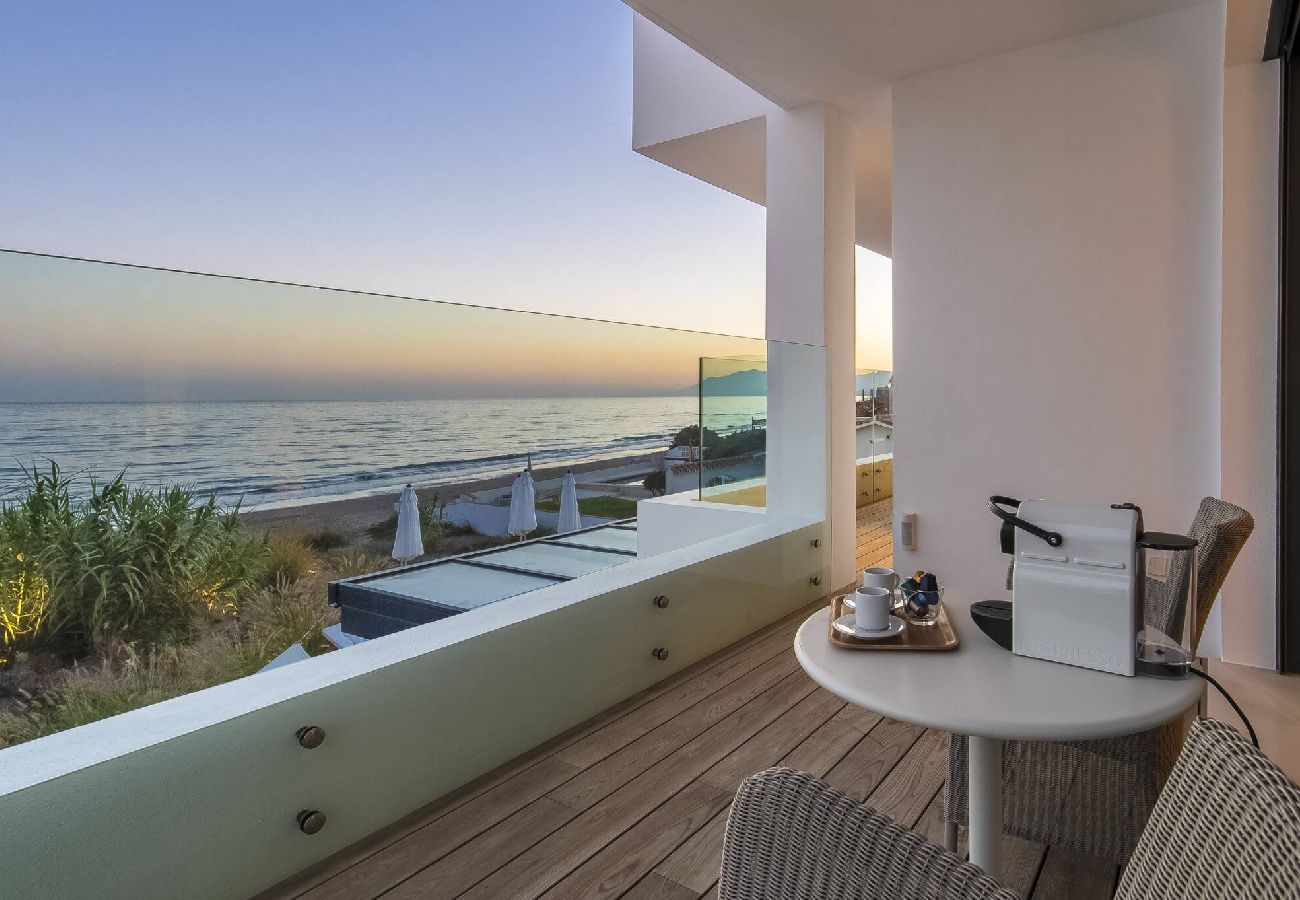 Villa en Marbella - 3326 Costabella Frontline