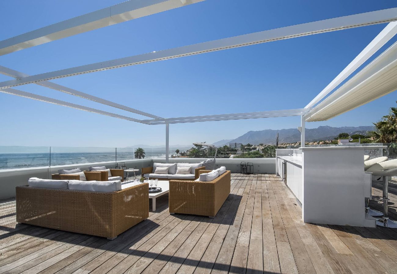Villa en Marbella - 3326 Costabella Frontline
