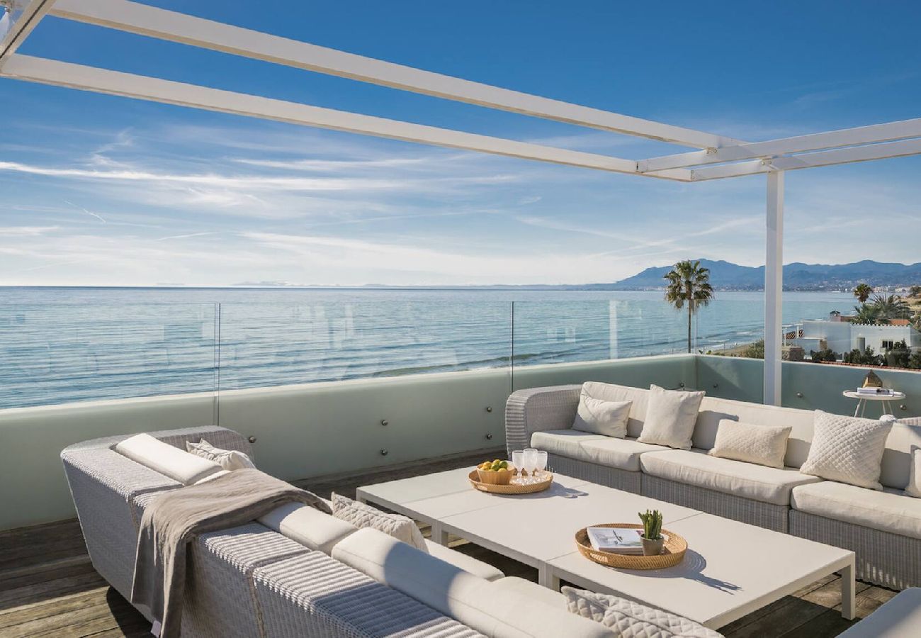 Villa en Marbella - 3326 Costabella Frontline